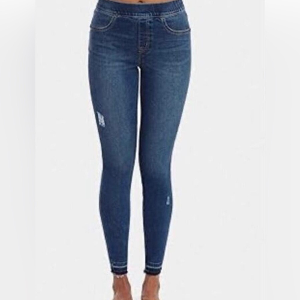 SPANX Distressed Ankle Skinny Jeans in Medium Wash‎ Size XS 26” Waist